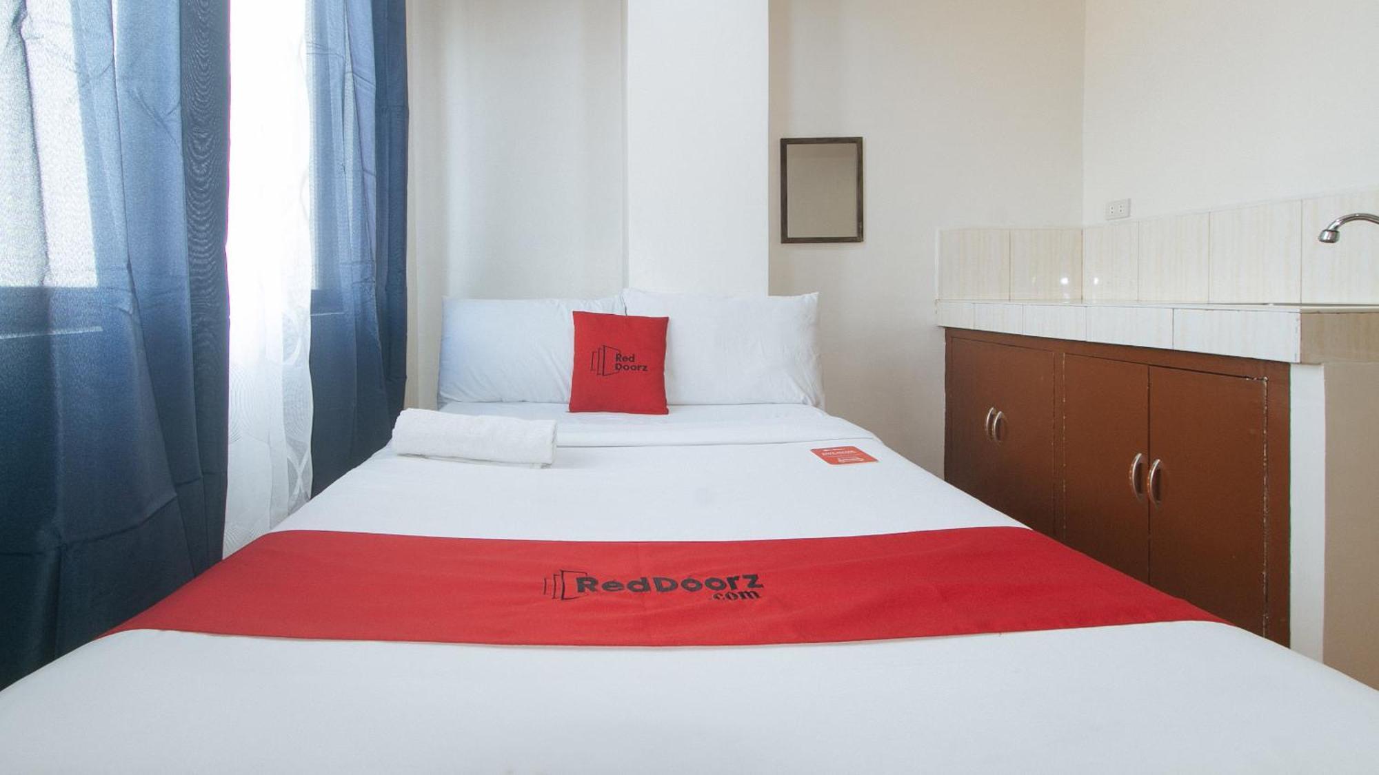 Reddoorz At Goldentown Hotel Davao City Exterior foto